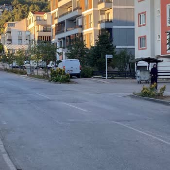 Hepsijet Araçlarının Kaldırımda Yaya Güvenliğini Tehlikeye Atması Ve İlgisiz Şube Yanıtı