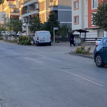 Hepsijet Araçlarının Kaldırımda Yaya Güvenliğini Tehlikeye Atması Ve İlgisiz Şube Yanıtı