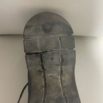 Kısa Sürede Çatlayan Ayakkabıya Çözüm Sunulmadı