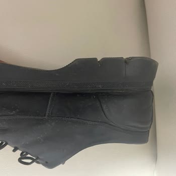 Kısa Sürede Çatlayan Ayakkabıya Çözüm Sunulmadı