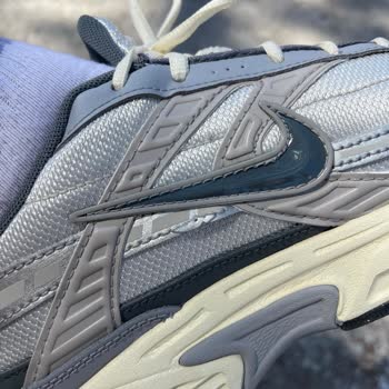 Yeni Alınan Nike Ayakkabının Dikişleri Kısa Sürede Açıldı