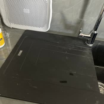 Kireç Tutmaz Özellikli Evyede Beklenmedik Kireçlenme Sorunu