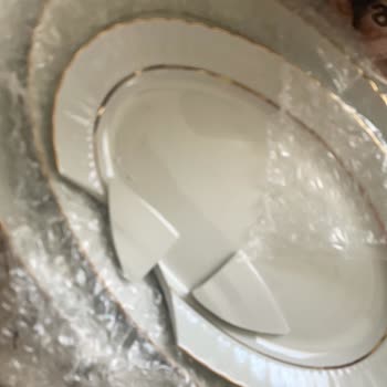 Aldığım Yemek Takımı Kırık Halde Teslim Edildi, Satıcı Paketlemeye Özen Göstermemiş