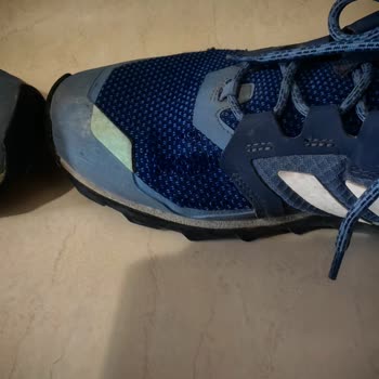 Adidas Kısa Sürede Açılan Ayakkabılar ve Sonuçsuz Garanti Süreci