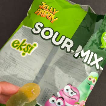 Jelibonun İçinden Kurt Benzeri Yabancı Madde Çıktı!