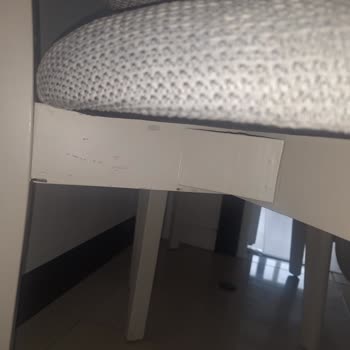 Teslim Edilen Sandalyelerde Renk Ve Kalite Sorunu, Süreçte Mağduriyet