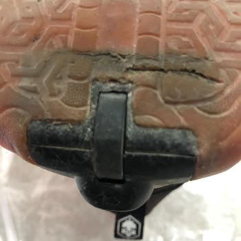 3 Ayda Bozulan Ayakkabı Ve Mağazanın Sorumluluk Almaması