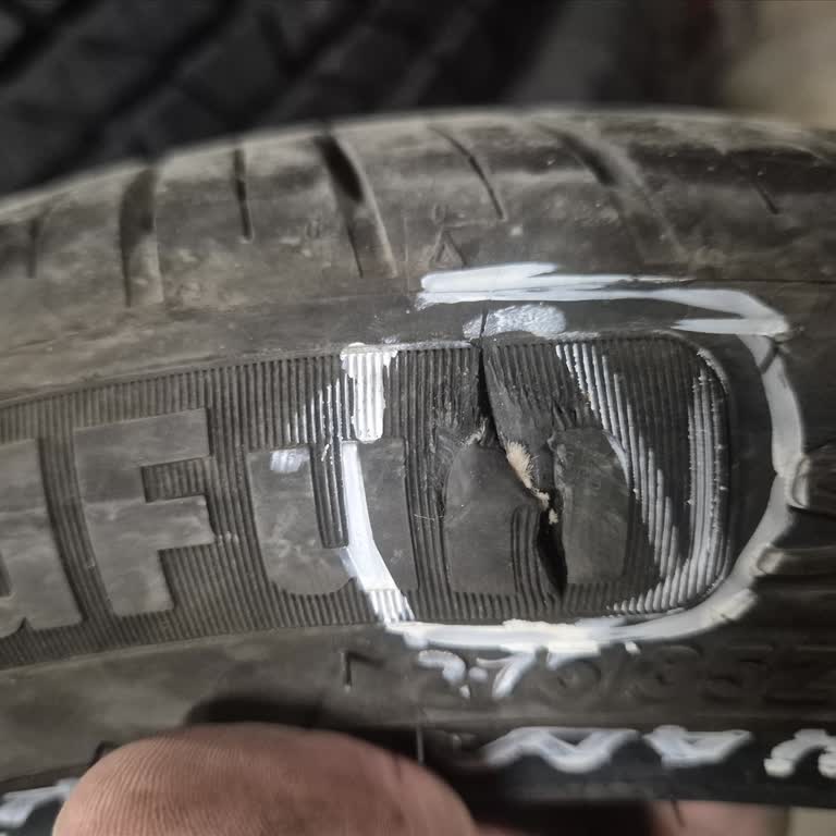 Petlas Bayisi Sattığı Lastiğin Arkasında Durmadı