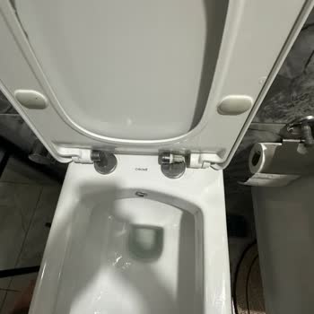 Klozet Kapağı Menteşe Pimi Kısa Sürede Kırıldı, Parça Tedarik Edilemiyor