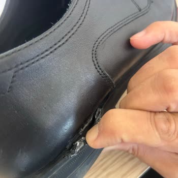 3000 TL'lik Ayakkabıda Ses Ve Yarılma, İlgisiz Mağaza Yetkilileri