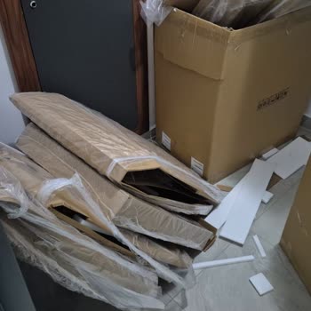 Yangın Merdivenini Kapatan Kutular Nedeniyle Mağduriyet Ve Acil Çözüm Talebi