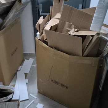 Yangın Merdivenini Kapatan Kutular Nedeniyle Mağduriyet Ve Acil Çözüm Talebi