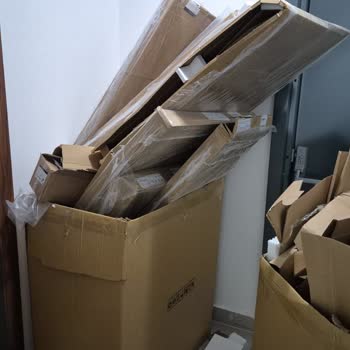 Yangın Merdivenini Kapatan Kutular Nedeniyle Mağduriyet Ve Acil Çözüm Talebi