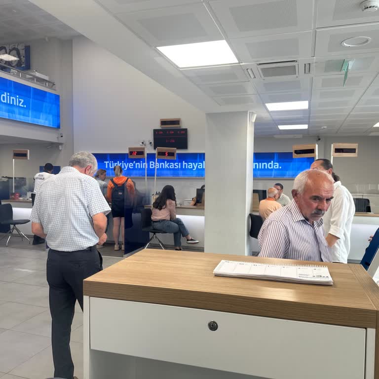 İş Bankası Kırıkkale Şubesinde Vezne Yoğunluğu Ve İlgisizlik Nedeniyle İşlem Yapılamıyor