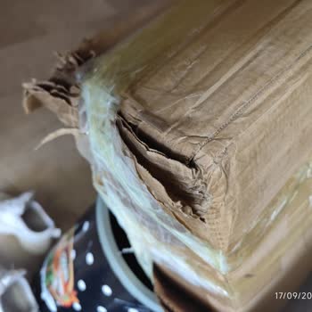 Kargo Teslimatında Su Sebilim Kırık Ve Kutu Islak Ulaştı