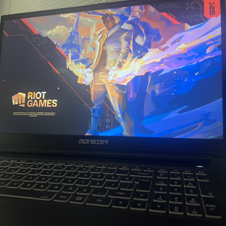 Valorant Güncelleme Sonrası Giriş Ekranında Takılı Kalma Sorunu