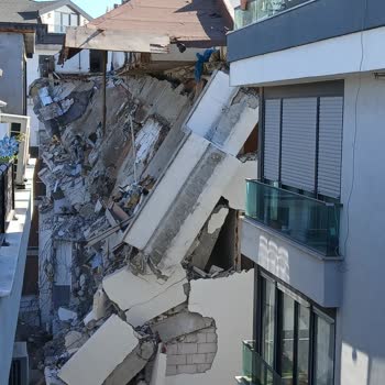 Yıkım Sırasında Alınmayan Önlemler Mahalle Sağlığını Tehdit Ediyor