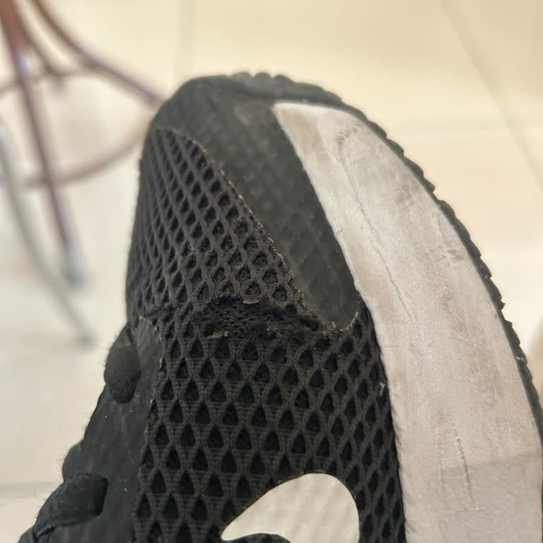 FLO Ayakkabı Kısa Sürede Yırtılan Nike Ayakkabı İçin Garanti Reddi Ve Mağduriyet!