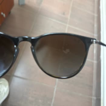 Rayban Gözlükte Beklenmeyen Cam Soyulması Hayal Kırıklığı Yarattı