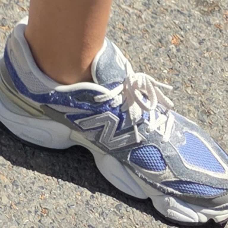 Я купила New Balance 9060, стелька быстро порвалась, обмен не делают