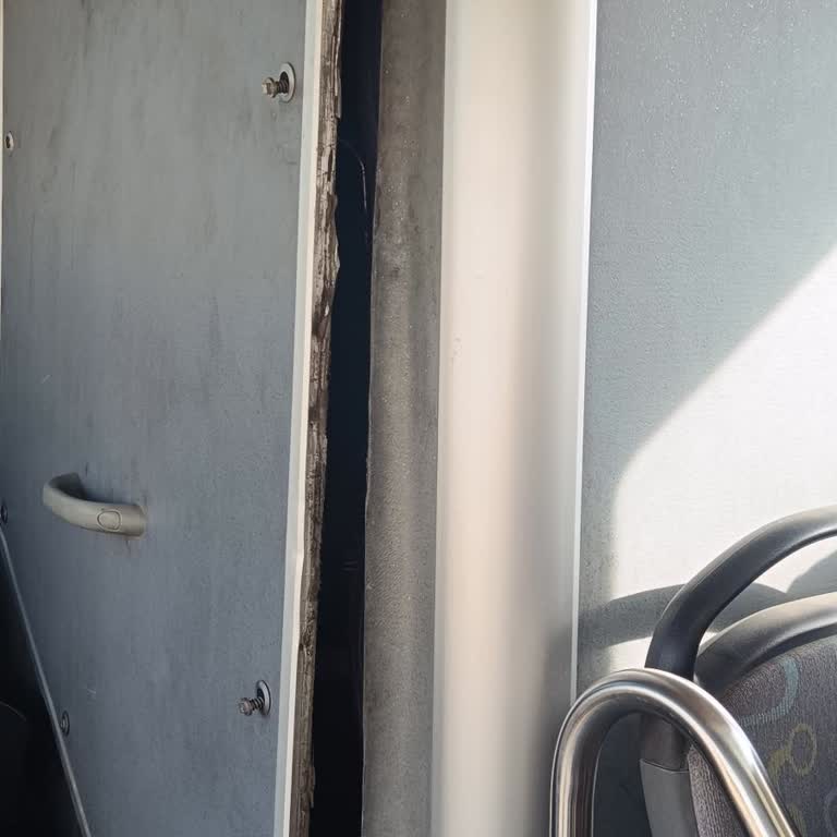 Açık Motor Kapağıyla Yolcu Güvenliği Tehlikede