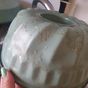 Karaca Kek Kalıbı İlk Kullanımda Renk Değişimi Yaşadım