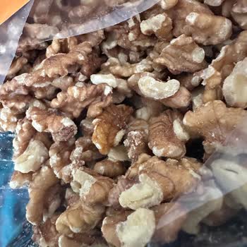 Harras Ceviz İçinde Son Kullanma Tarihi Geçmemiş Üründe Örümcek Ağına Benzer Maddelerle Karşılaşılması