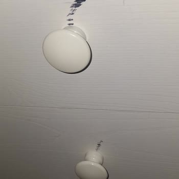 Teslim Edilen Mobilyalar Hatalı Ve İkinci El Gibi, Mağaza Çözüm Sunmuyor