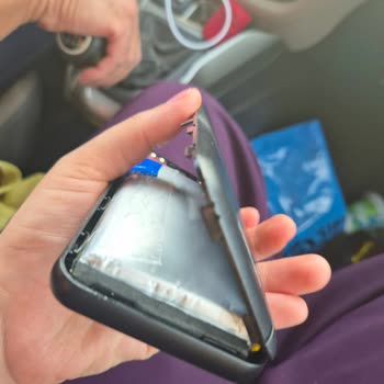 Az Kullanılan Philips Powerbankin Pili Şişti Ve Kullanmaya Korkuyorum