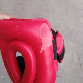 Az Kullanılan Boks Kaskında Kaplama Soyulması Ve Değişim Talebi