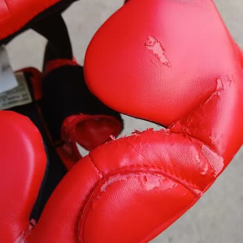 Az Kullanılan Boks Kaskında Kaplama Soyulması Ve Değişim Talebi