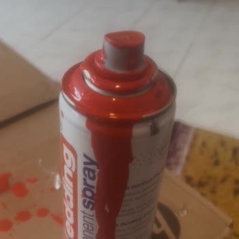 Akrilik Boya Spreyinden Beklenmedik Sızıntı Hayal Kırıklığı Yarattı