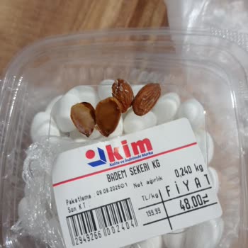 Kim Market'ten Aldığım Badem Şekerinin İçinden Bozuk Kayısı Çekirdeği Çıktı