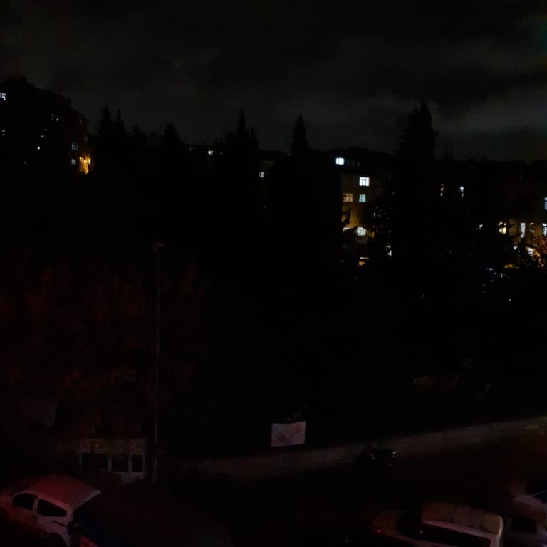 Bir Aydır Yanmayan Sokak Lambası Güvenliğimizi Tehdit Ediyor, Çözüm Bekliyoruz