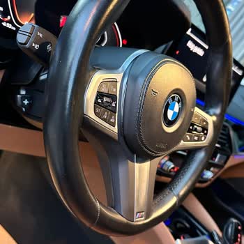 Kosifler Oto BMW 5 Serisi Direksiyon Derisinde Deformasyon Ve Garanti Talebi