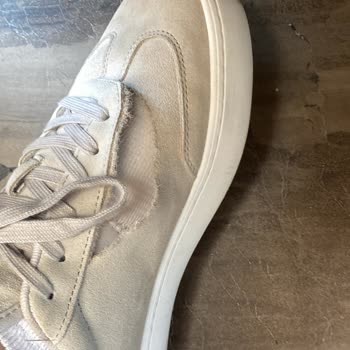 Yeni Alınan Sneakerın Kısa Sürede Yırtılması Ve Değişim Talebi