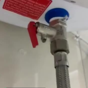 Baymak Termosifon Su Akıtıyor