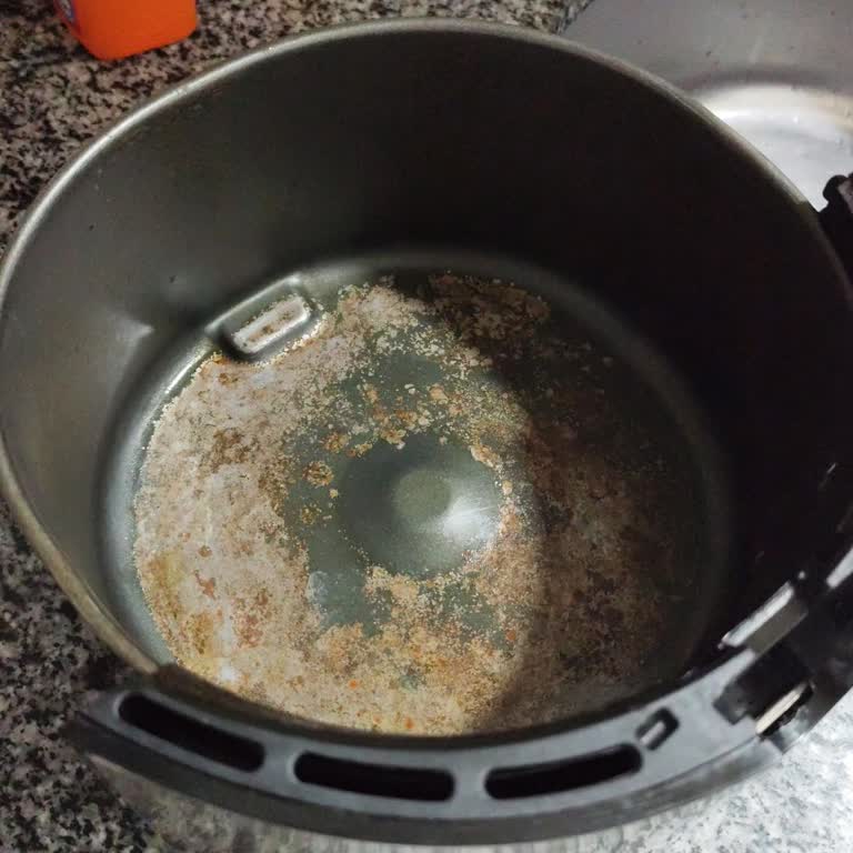 Kısa Sürede Paslanan Kumtel Airfryer Alt Haznesi