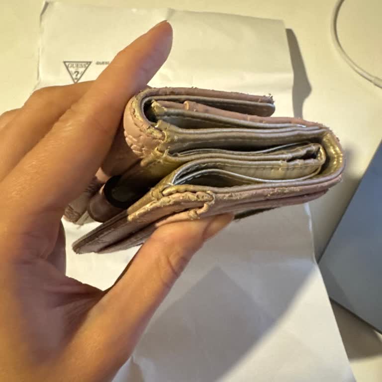 Guess Cüzdanımın Derisi Soyuldu, Garanti Sürecinde Mağdur Edildim