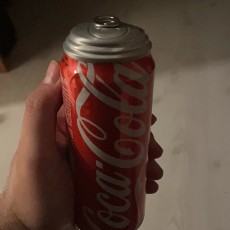 Şişmiş Coca-Cola Şişesi Patlama Korkusu Yarattı