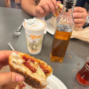 Köfteci Yusuf'ta Hijyen Ve Kalitesiz Tost Deneyimi Hayal Kırıklığı Yarattı