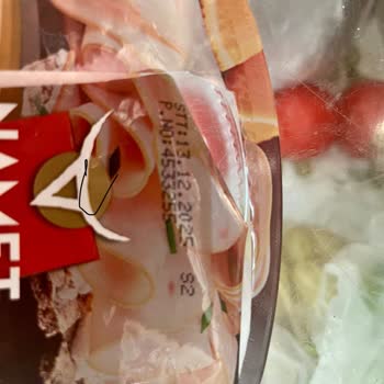 Aldığım Salamın Ambalajı Açıldığında Isırılmış Gibiydi, Şikayetime Yanıt Alamadım