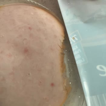 Aldığım Salamın Ambalajı Açıldığında Isırılmış Gibiydi, Şikayetime Yanıt Alamadım