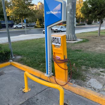 Opet Bayraklı İstasyonunda Haftalardır Çalışmayan Hava Pompası Sorunu