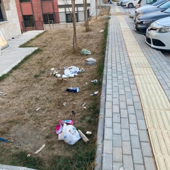 TOKİ Evlerinde Birikmiş Çöp Sorunu Ve Kalıcı Çözüm Talebi