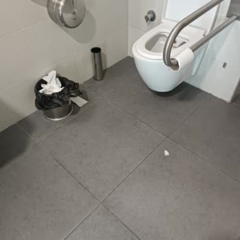 Hastanede Yemek Ve Temizlik Hizmetlerinin Yetersizliği Nedeniyle Mağduriyet