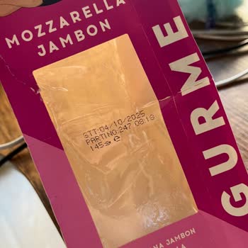 Aldığım Sandviçte Küflü Salam Çıktı, Sağlığım Tehlikeye Girdi