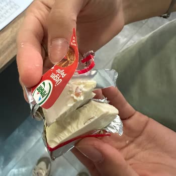 Üçgen Peynirde Yabancı Cisim ve Hijyen Endişesi