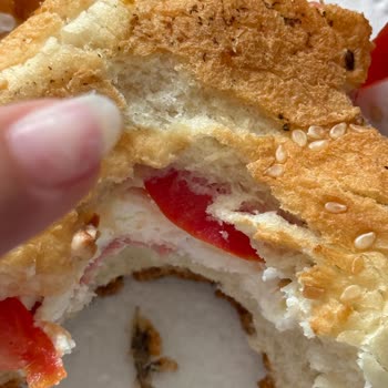 BİM Aldığım Sandviç Ekmeğinden Sinek ve Kuş Tüyü Çıkması Nedeniyle Yaşadığım Hijyen Sorunu