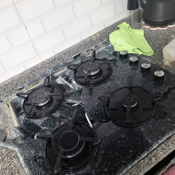 Kendi Kendine Patlayan Ocak Ve Ulaşılamayan Servis Mağduriyeti